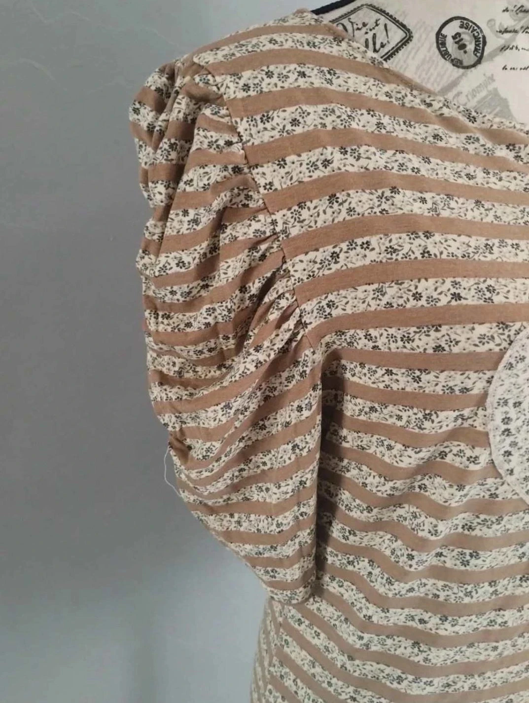 Blouse met bruine bloemenprint en geborduurd hart, Anne Weyburn, T42/44 – photo 4